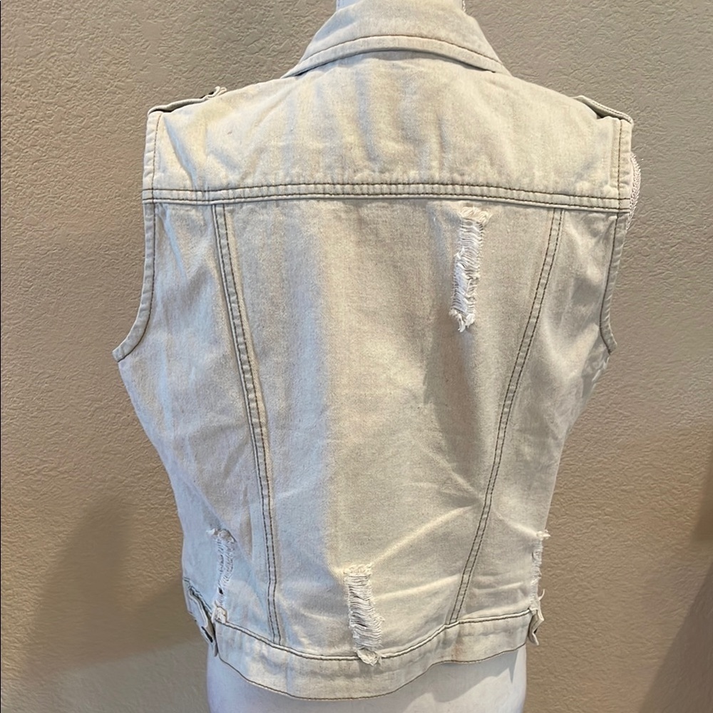Chic Extreme lightened Sleeveless Distressed Denim Jacket - Picture 5 of 5